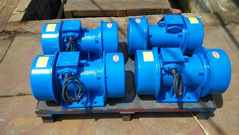 關于不同廠家振動電機同步協調問題？